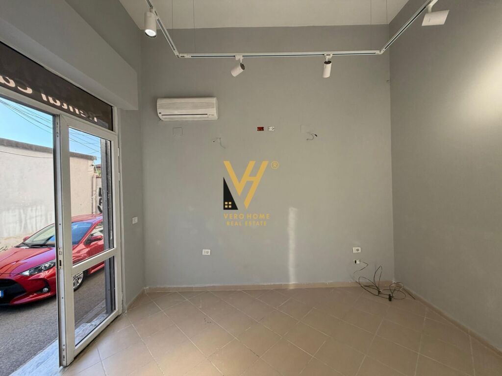 SHOP FOR RENT 25 M2 ON FORTUZI STREET 350 EURO