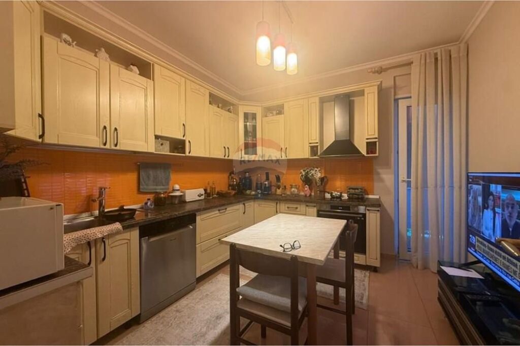 Apartament - Për Shitje