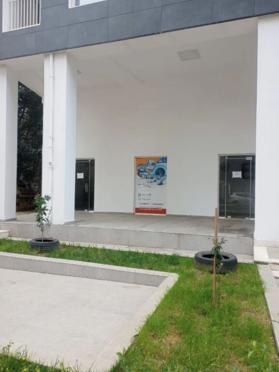 Rent | Ambjent Biznesi | Rruga e Barrikadave | 430 €/month
