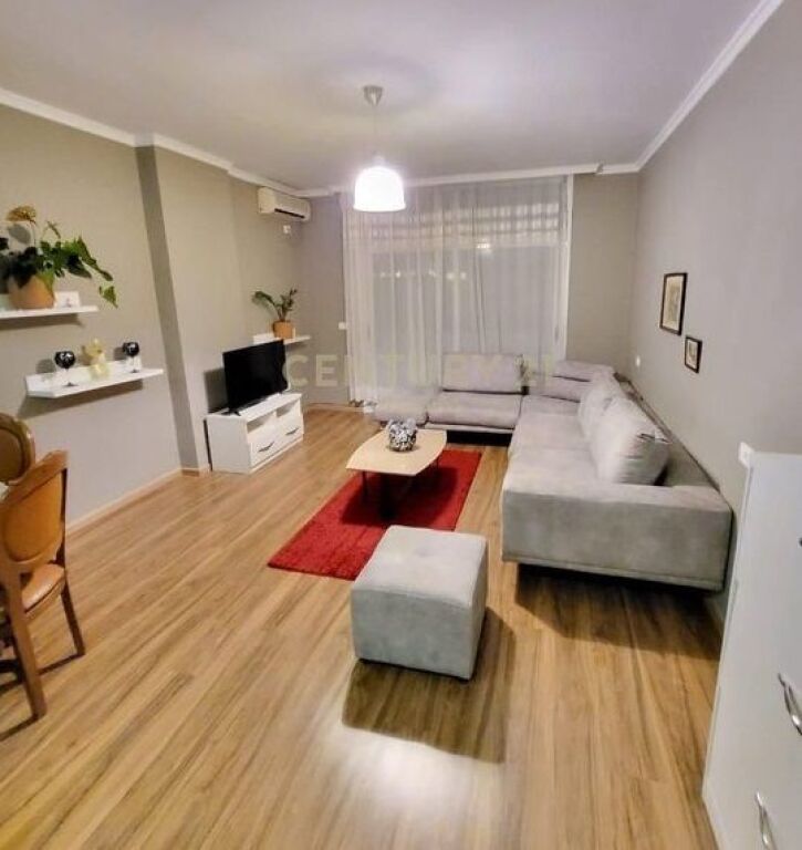 Apartment for rent 1+1 at Komuna e Parisit