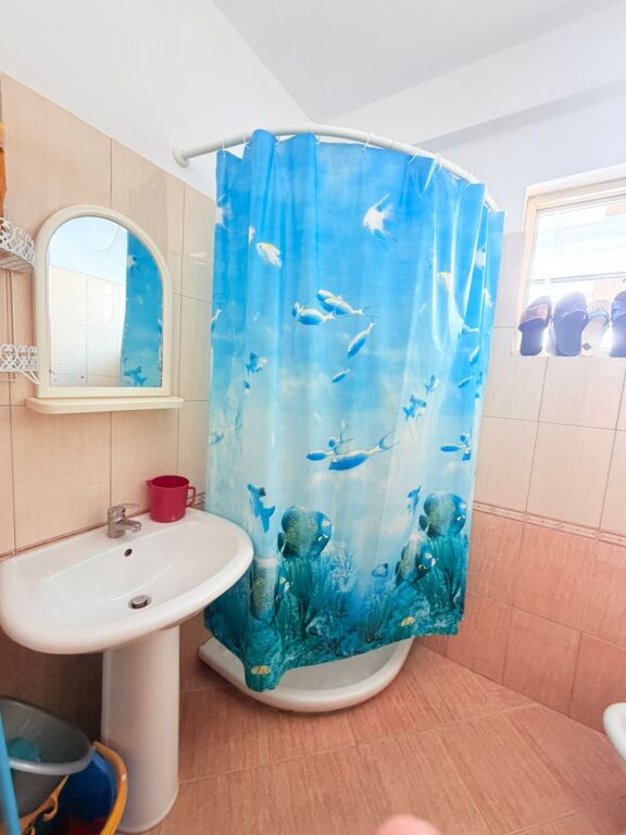 JEPET ME QERA APARTAMENT 1+1 NE ZONEN E MALIT TE ROBIT, GOLEM, DURRES