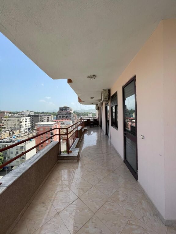 Jepet me qera apartamemt 2+1+2 ne Bllok