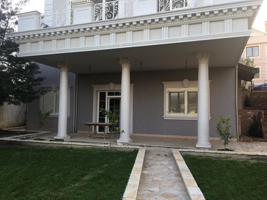 Vilë Luksoze për Shitje në Akacia Hills – 531 m² Ndërtim, Pishinë Private &amp; Pamje Panoramike