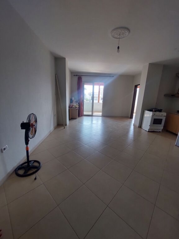 Shitet apartament 1+1 e modifikuar ne 2+1 - Durres