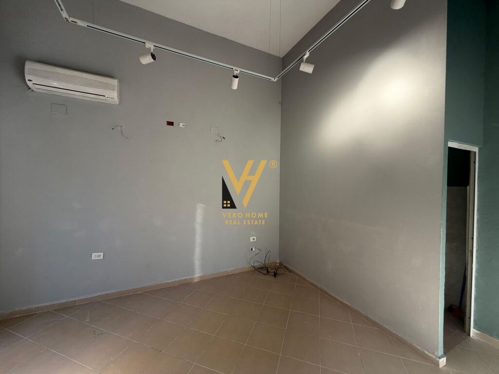 SHOP FOR RENT 25 M2 ON FORTUZI STREET 350 EURO