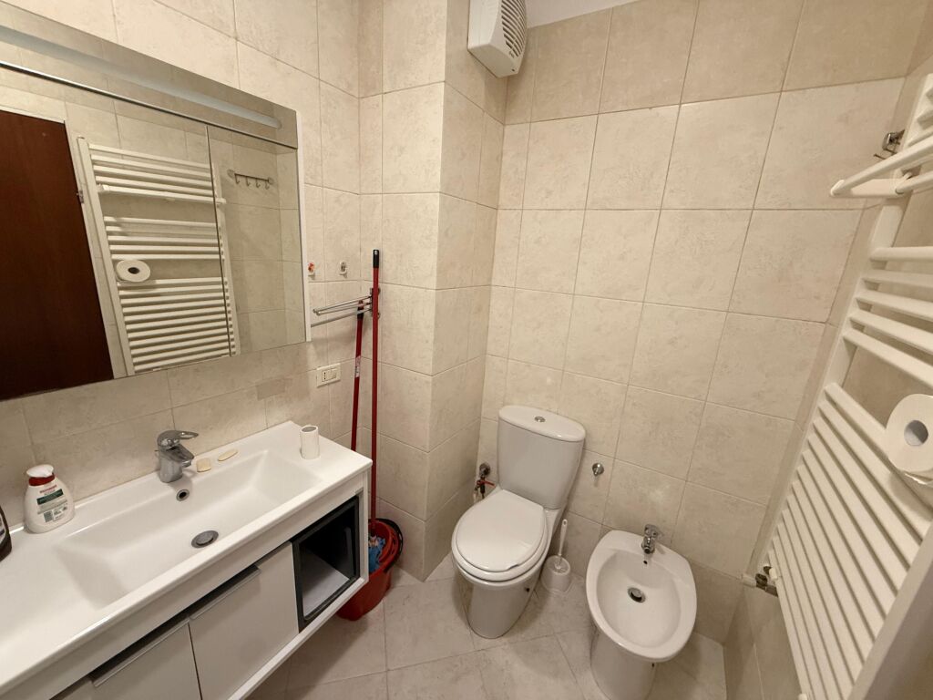 Super cmim, Apartament 2+1 te stacioni i trenit ne shitje