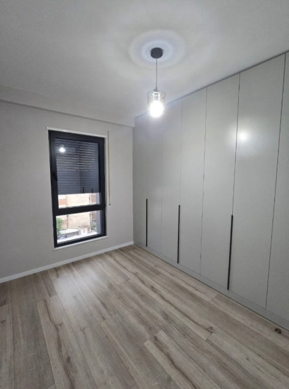 SHITET APARTAMENT 2+1+2 + GARDEROBË – Rezidenca Erli, Kinostudio