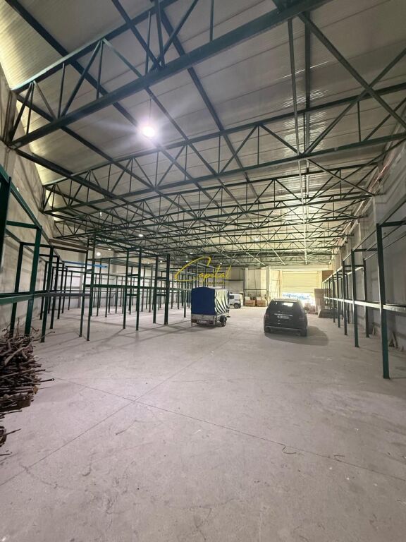 MAGAZZINI IN AFFITTO 800 M2 AUTOSTRADA TR-DR 4000 EURO