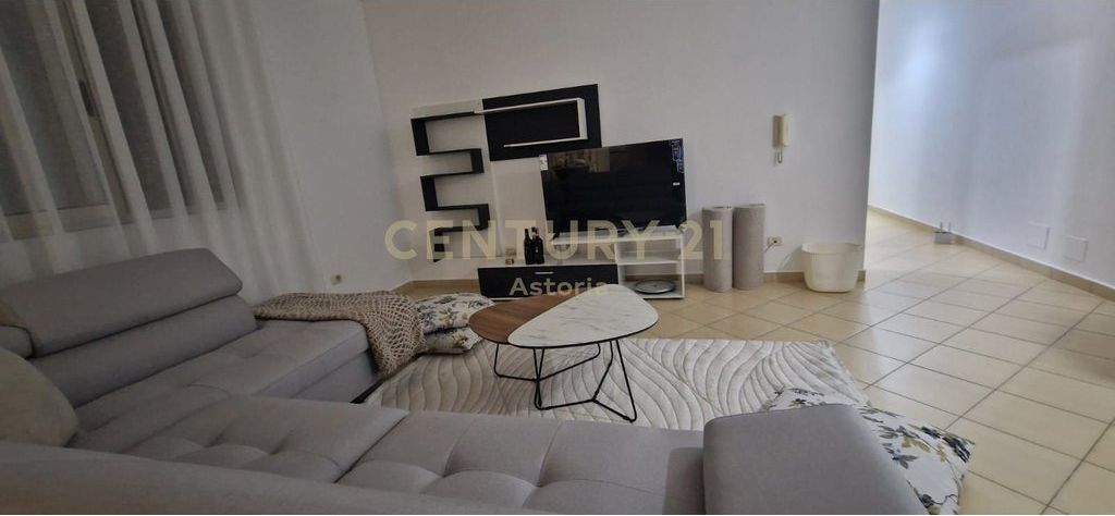 JEPET ME QIRA APARTAMENT 2+1 TEK RESTORANT KAPITEN MIR ZOTI