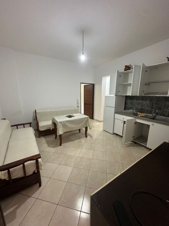 Rent | Shtëpi private 1 + 1 | 5 Maji | 350 €/month