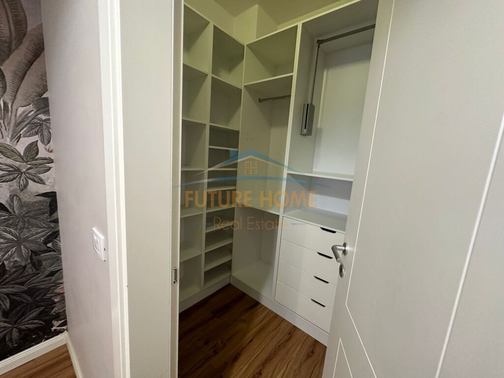 Qira,Apartament 2+1+ post parkimi ,Kompleksi Delijorgji .