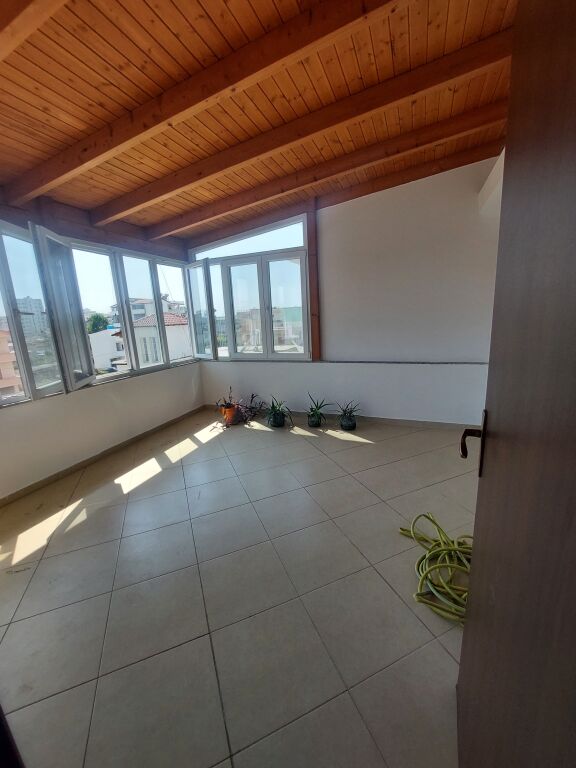 Shitet apartament 1+1 e modifikuar ne 2+1 - Durres