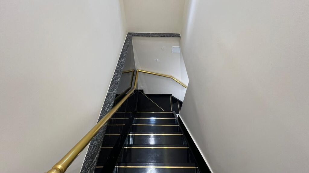 Ambjent zyrash me qira pranë Fakultetit Ekonomik