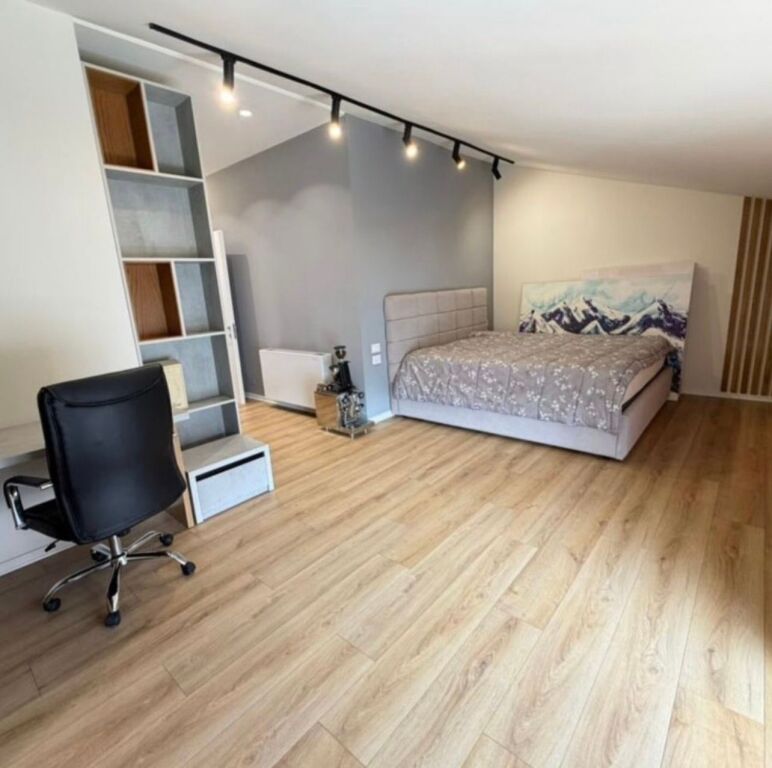 Penthouse per qira tek Secret Garden Residence.