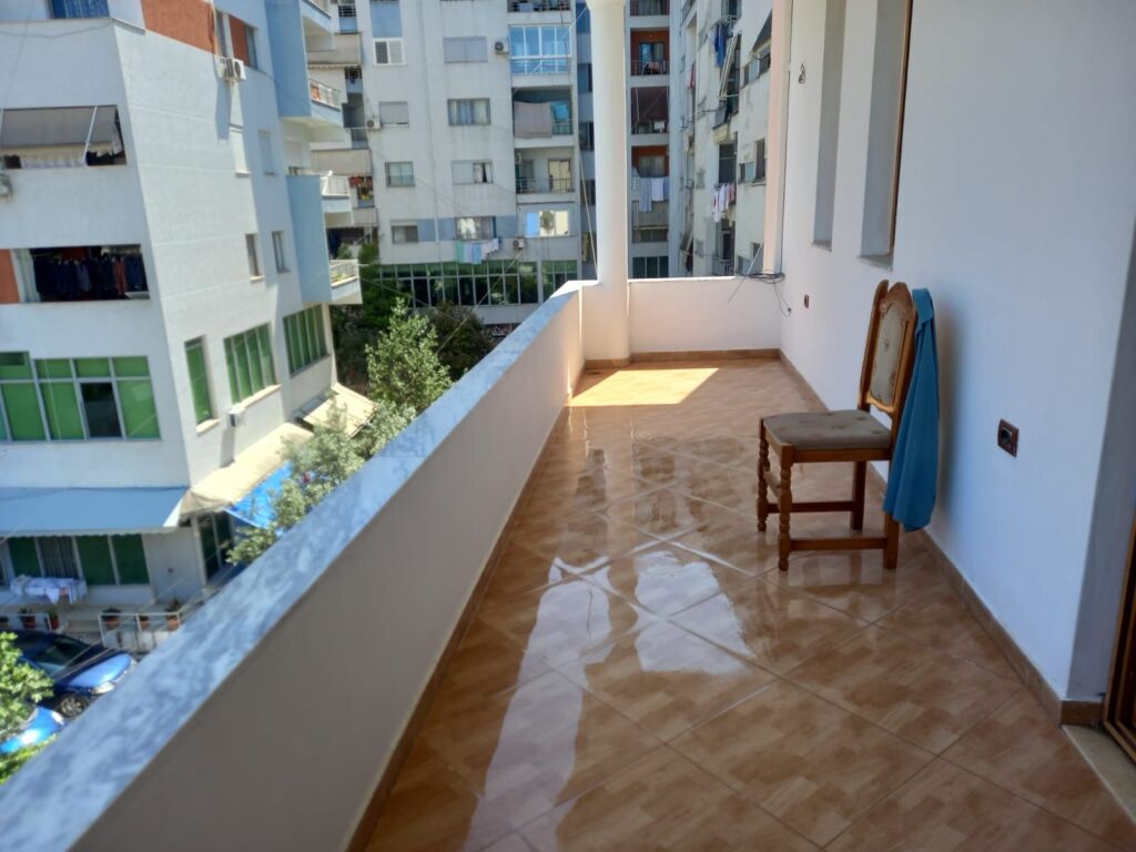 Apartament 1+1 me qera ne Astir tek Vila L