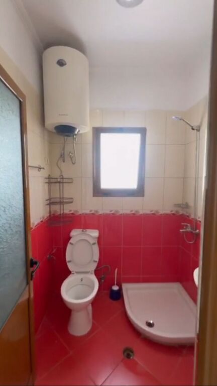 Jepet me qira apartament 1+1+ballkon  pranë Venue Club