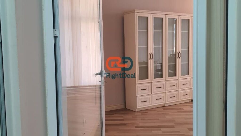 Tek Kopshti Zoologjik, Jepet Me Qira Ambient Per Zyra, Me Lokacion Perfekt!!!