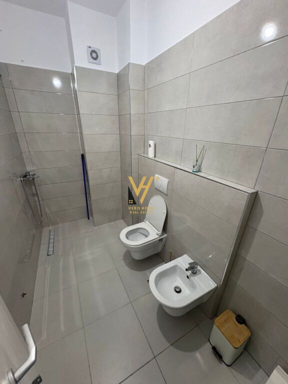 JEPET ZYRE 160 M2 ME QIRA TE LIQENI I THATE 150.000 LEKE