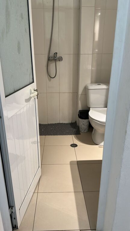 Bllok Jepet apartament me qira 1+1 Kafe Roma