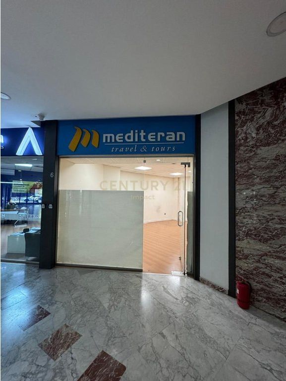 COMMERCIAL SPACE FOR SALE IN THE CENTER