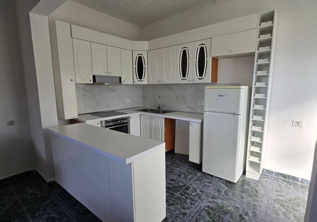 Me qira kati i dytë i një shtëpie private