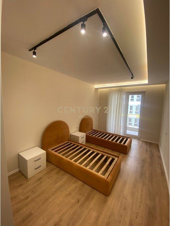 Appartamento 2+1 in vendita a Univers City.