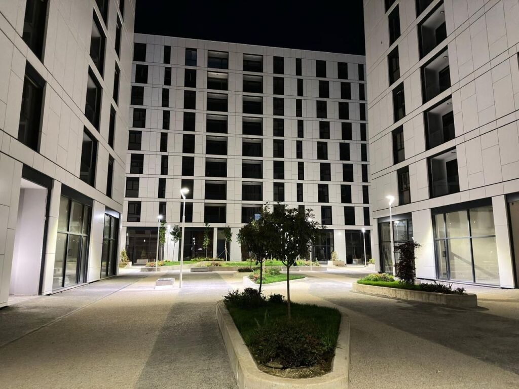 Shitet apartament 2+1 tek Akses Tirana