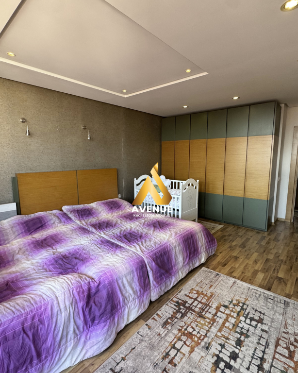 Shitet Apartament Luksoz 2+1+2 Banja+2 Ballkone Kodra e Diellit 1, Tiranë