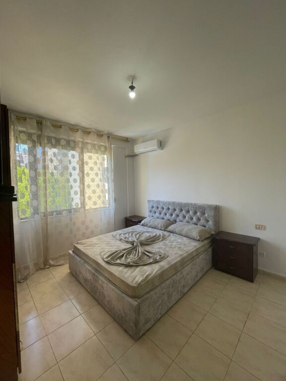 Apartament me qera