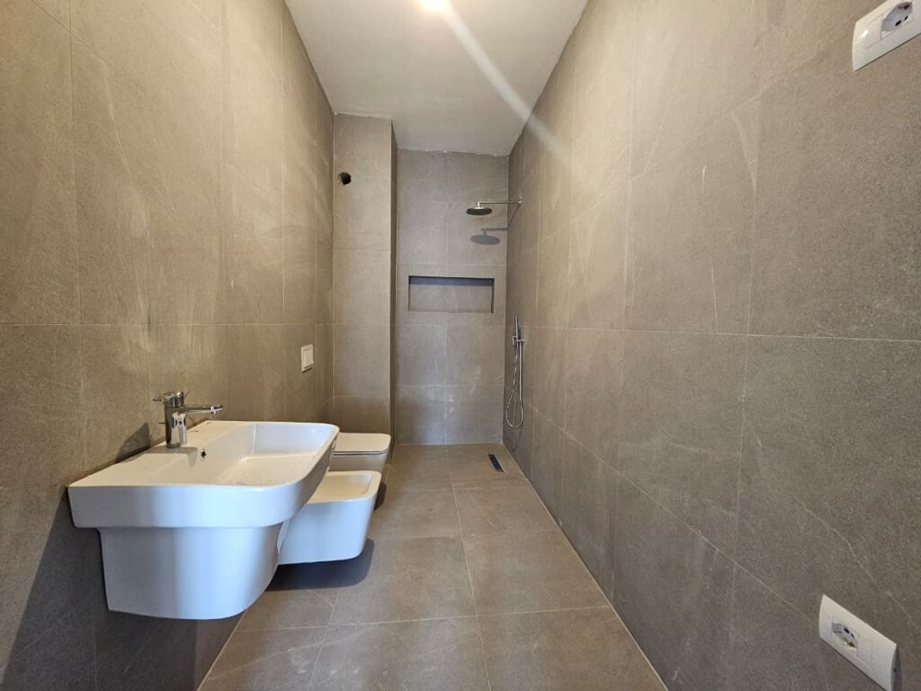 Zyra per qira tek Rruga Barrikadave