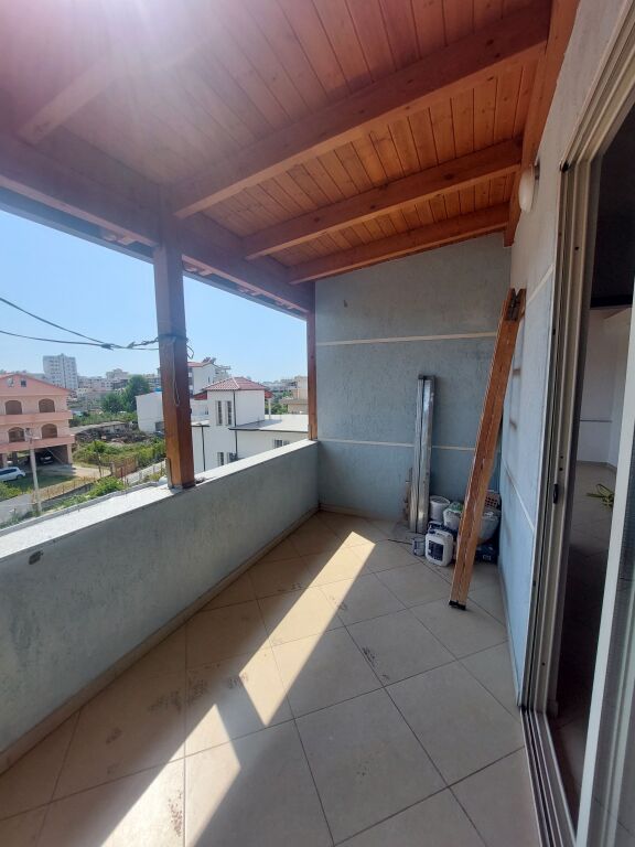 Shitet apartament 1+1 e modifikuar ne 2+1 - Durres