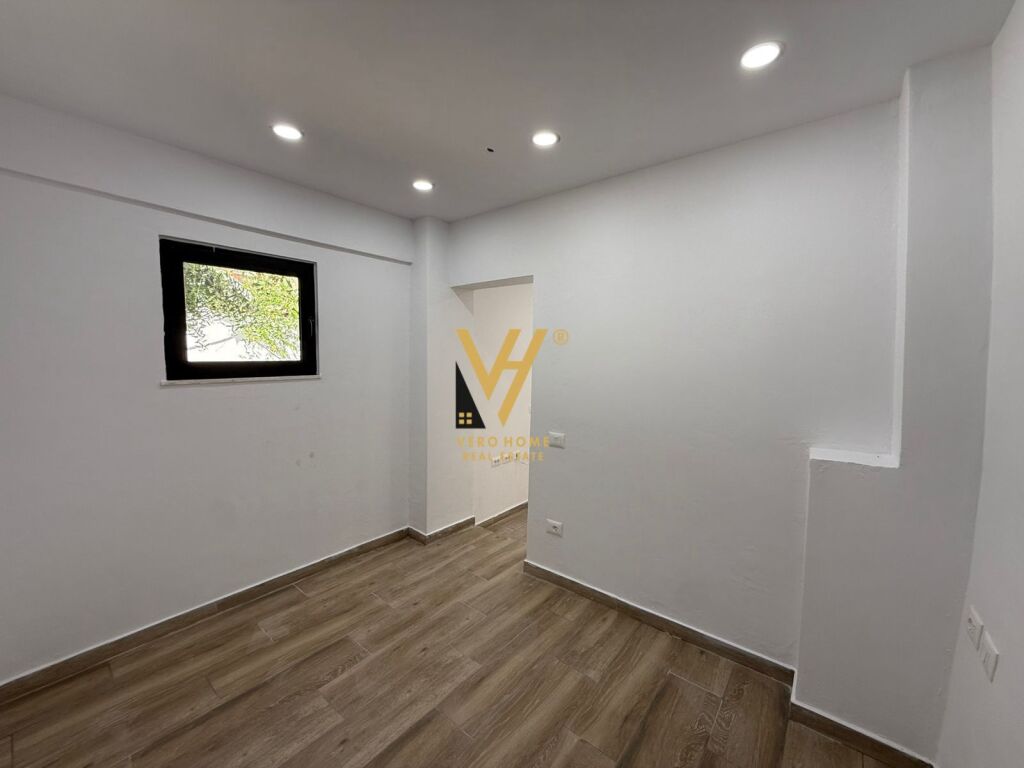 BUSINESS PREMISES 60 M2 FOR RENT AT THE ELECTRIC MARKET 800 EURO