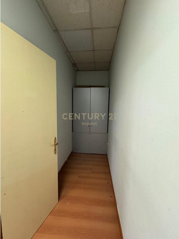 COMMERCIAL SPACE FOR SALE IN THE CENTER