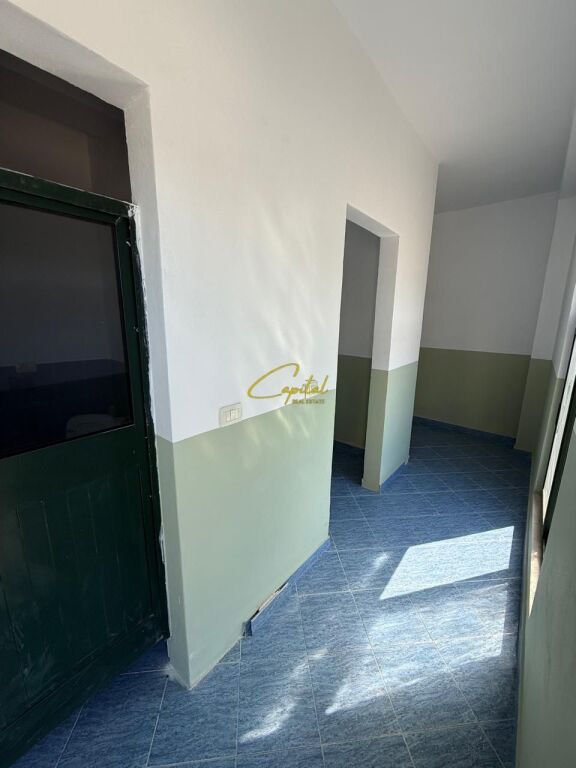 MAGAZZINI IN AFFITTO 800 M2 AUTOSTRADA TR-DR 4000 EURO