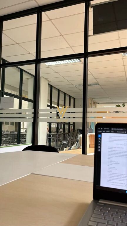 JEPET ZYRE 70 M2 ME QERA TE RRUGA E DIBRES 50.000 LEKE