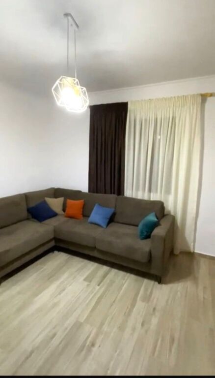 🏠Pas Qendres Glob,Rr.Deshmoret e Fekenit jepet me qera kati i I-re i nje vile 1+1,i mobiluar 500Euro