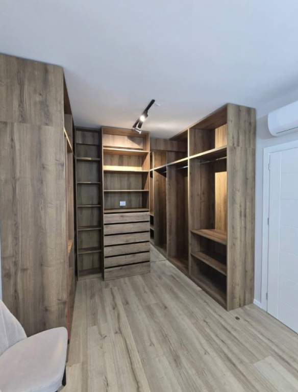 SHITET APARTAMENT 2+1+2 + GARDEROBË – Rezidenca Erli, Kinostudio