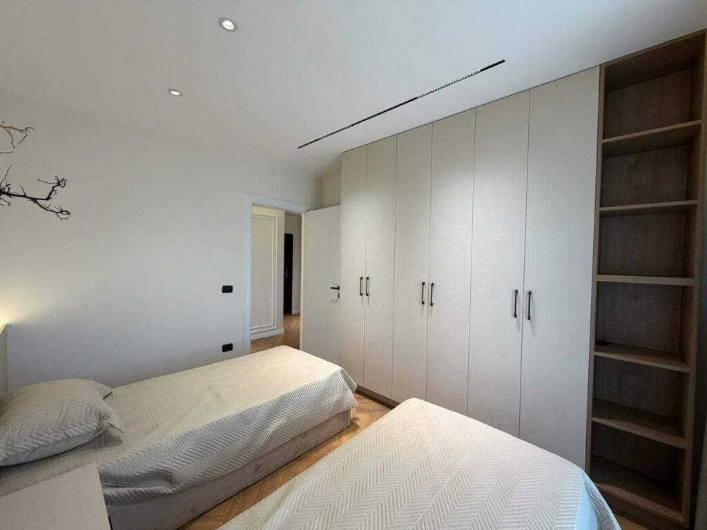 🏡 SHITET APARTAMENT 2+1 – PRANË KOMPLEKSIT DELIJORGJI, TIRANË 📍