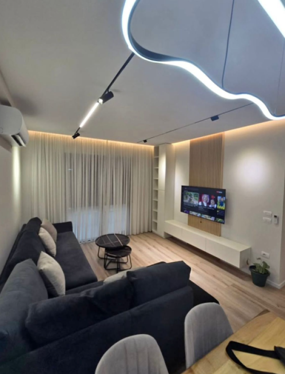 SHITET APARTAMENT 2+1+2 + GARDEROBË – Rezidenca Erli, Kinostudio