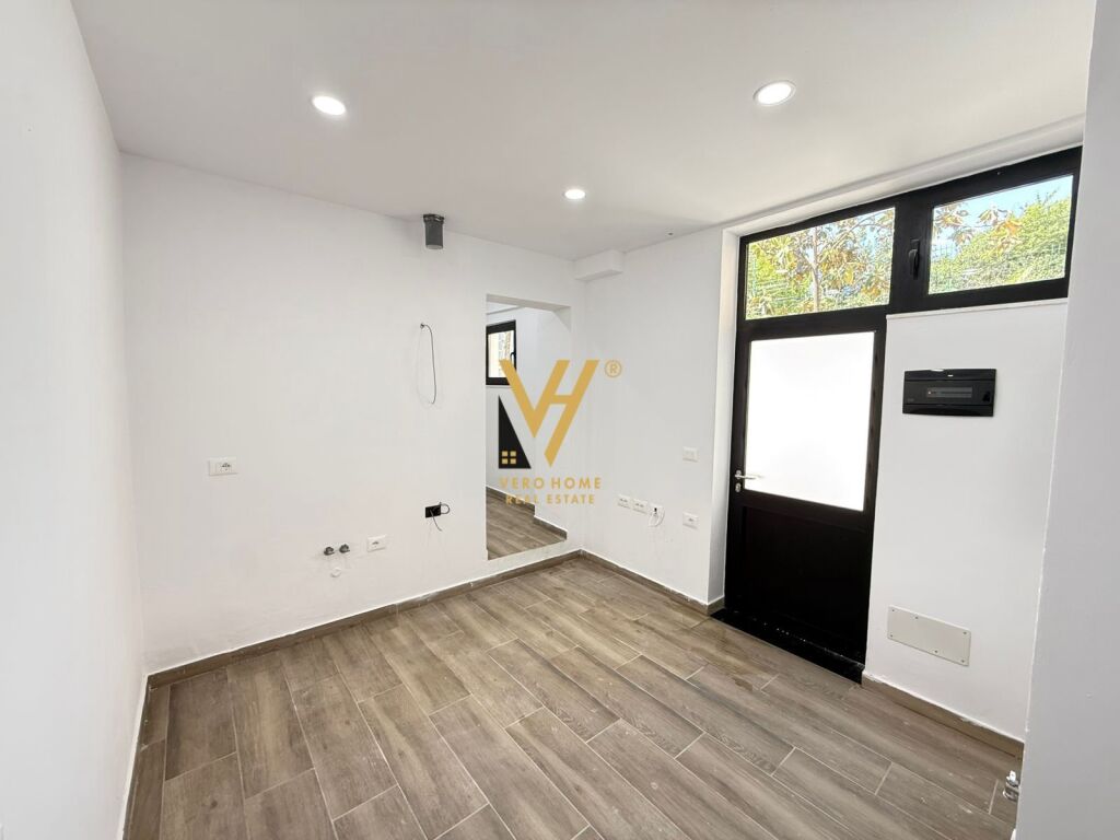 BUSINESS PREMISES 60 M2 FOR RENT AT THE ELECTRIC MARKET 800 EURO