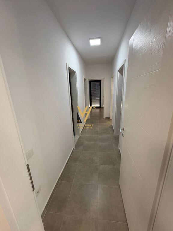 JEPET ZYRE 160 M2 ME QIRA TE LIQENI I THATE 150.000 LEKE