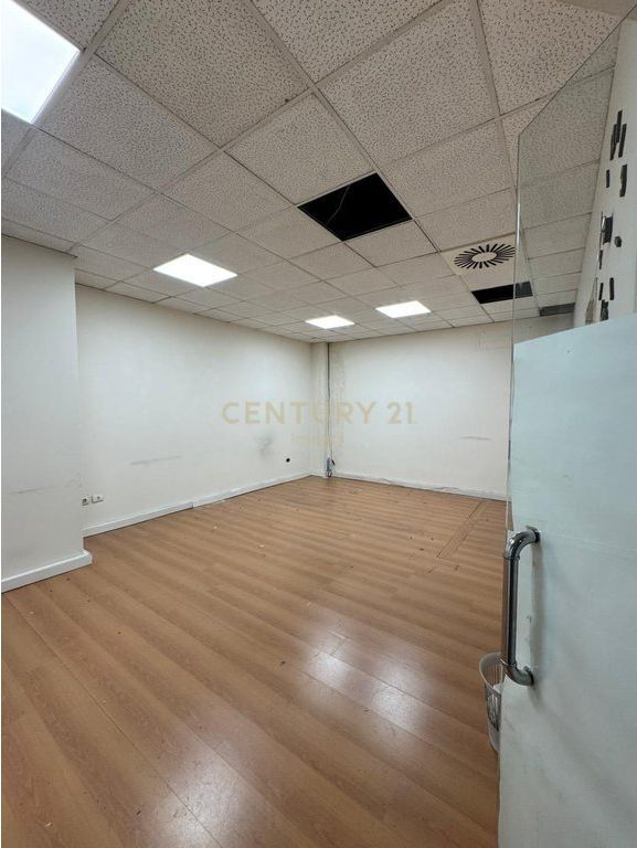 COMMERCIAL SPACE FOR SALE IN THE CENTER