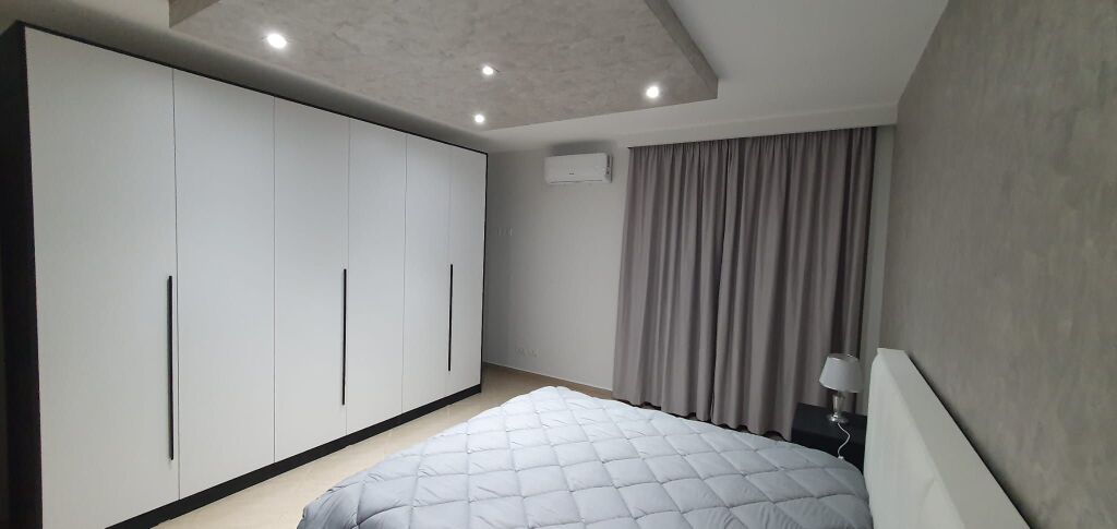 JEPET ME QERA APARTAMENT 2+1+2 NE STACIONIN E PARE TE PLAZHIT, DURRES