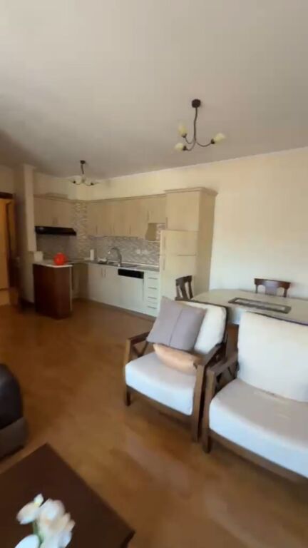 Shitet apartament 2+1+2 Ballkone per shitje te stacioni i trenit