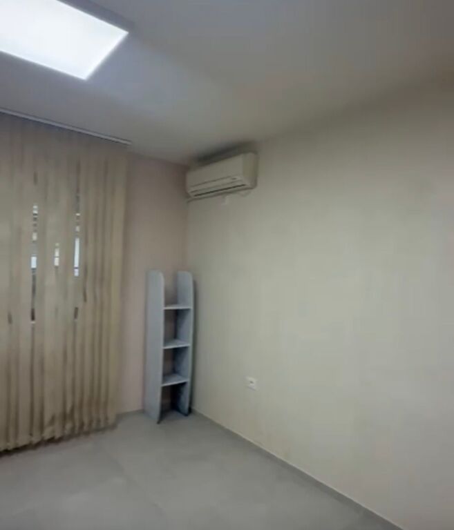 Zyre me qira tek Mozaiku i Tiranes