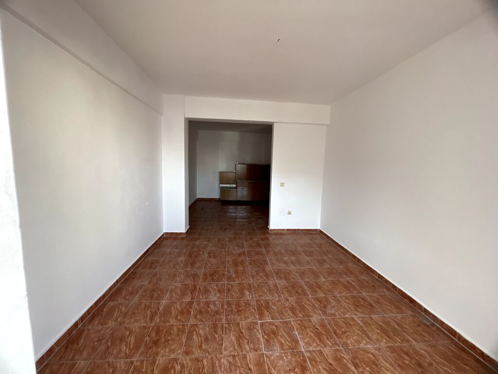 Shitet apartament 2+1