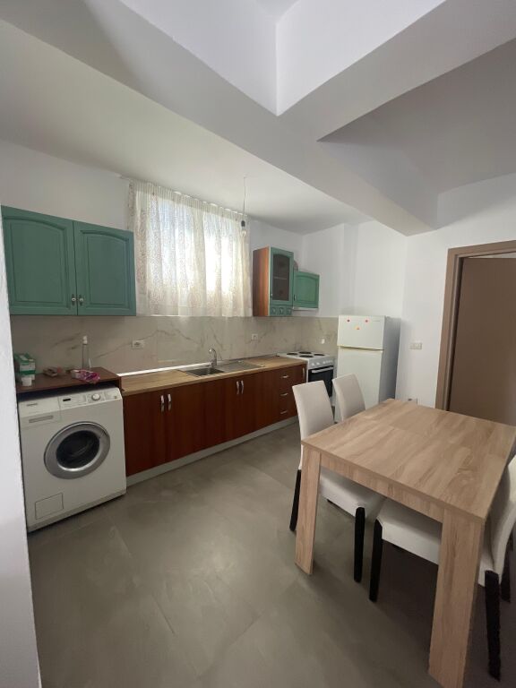Laprak Jepet Apartament 1+1 Me Qera