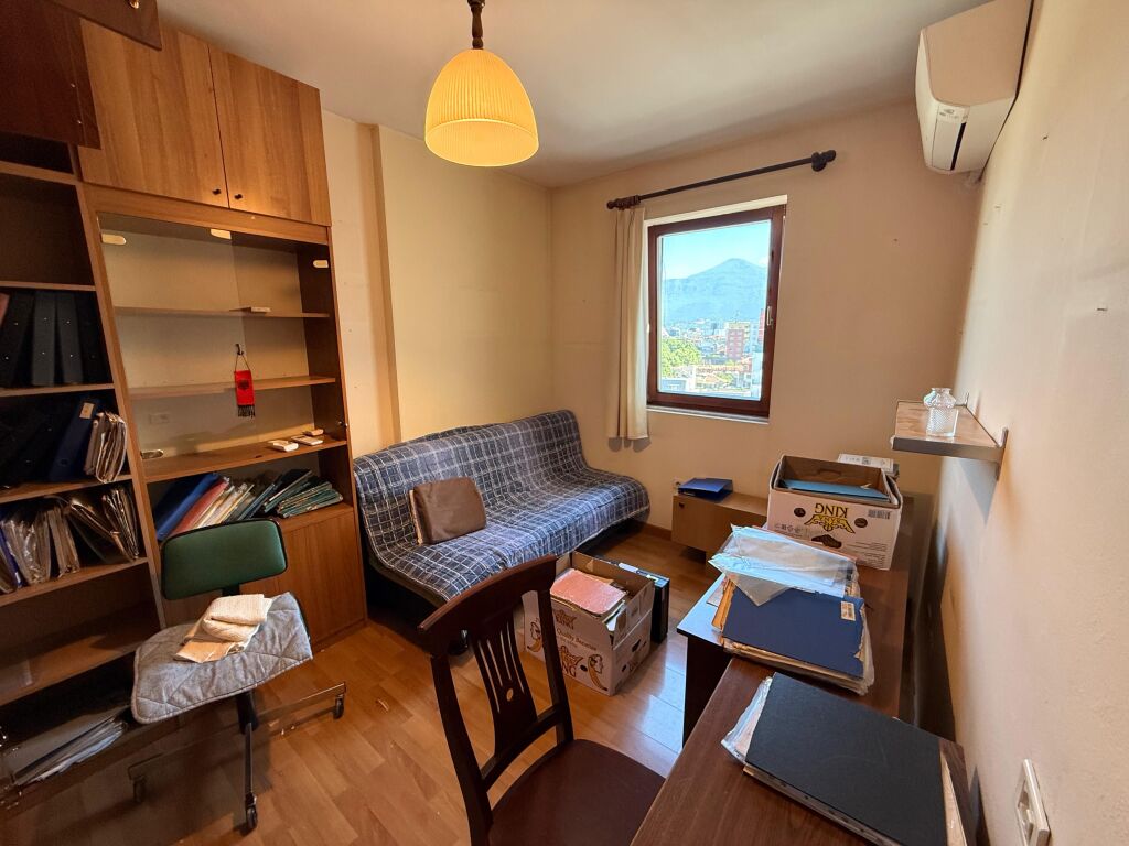 Super cmim, Apartament 2+1 te stacioni i trenit ne shitje