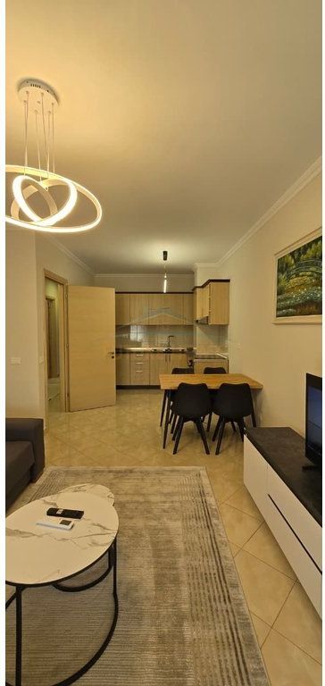 Qera, Apartament 1+1, ish Parku i Autobuzave, Tiranë