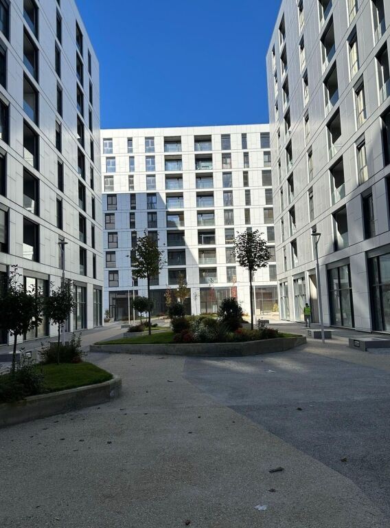 Shitet apartament 2+1 tek Akses Tirana